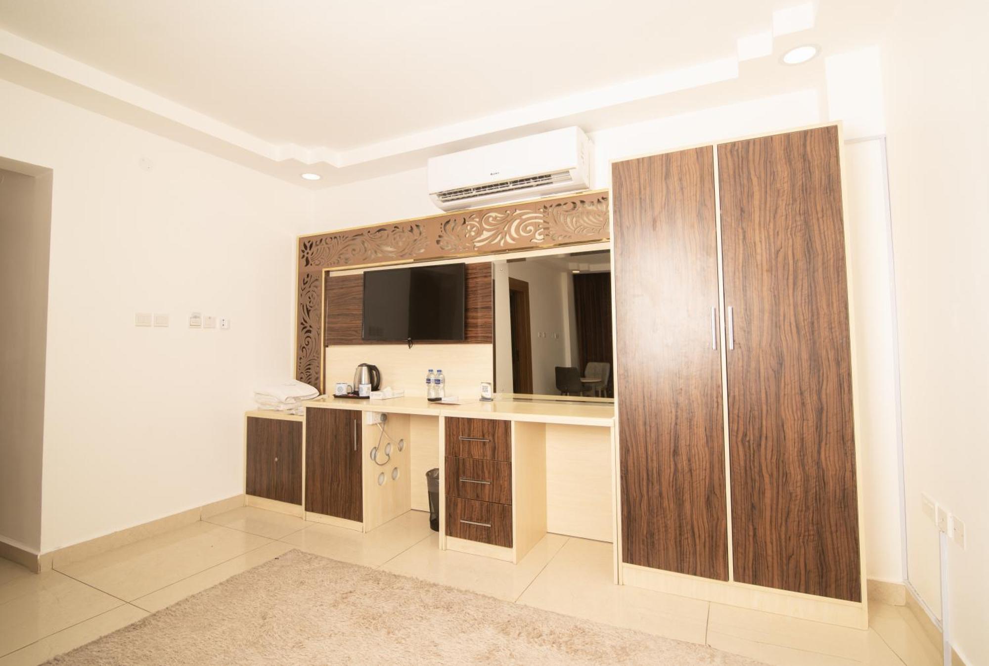 Diamond Star Hotel فندق النجمة الماسية Seeb Exterior photo