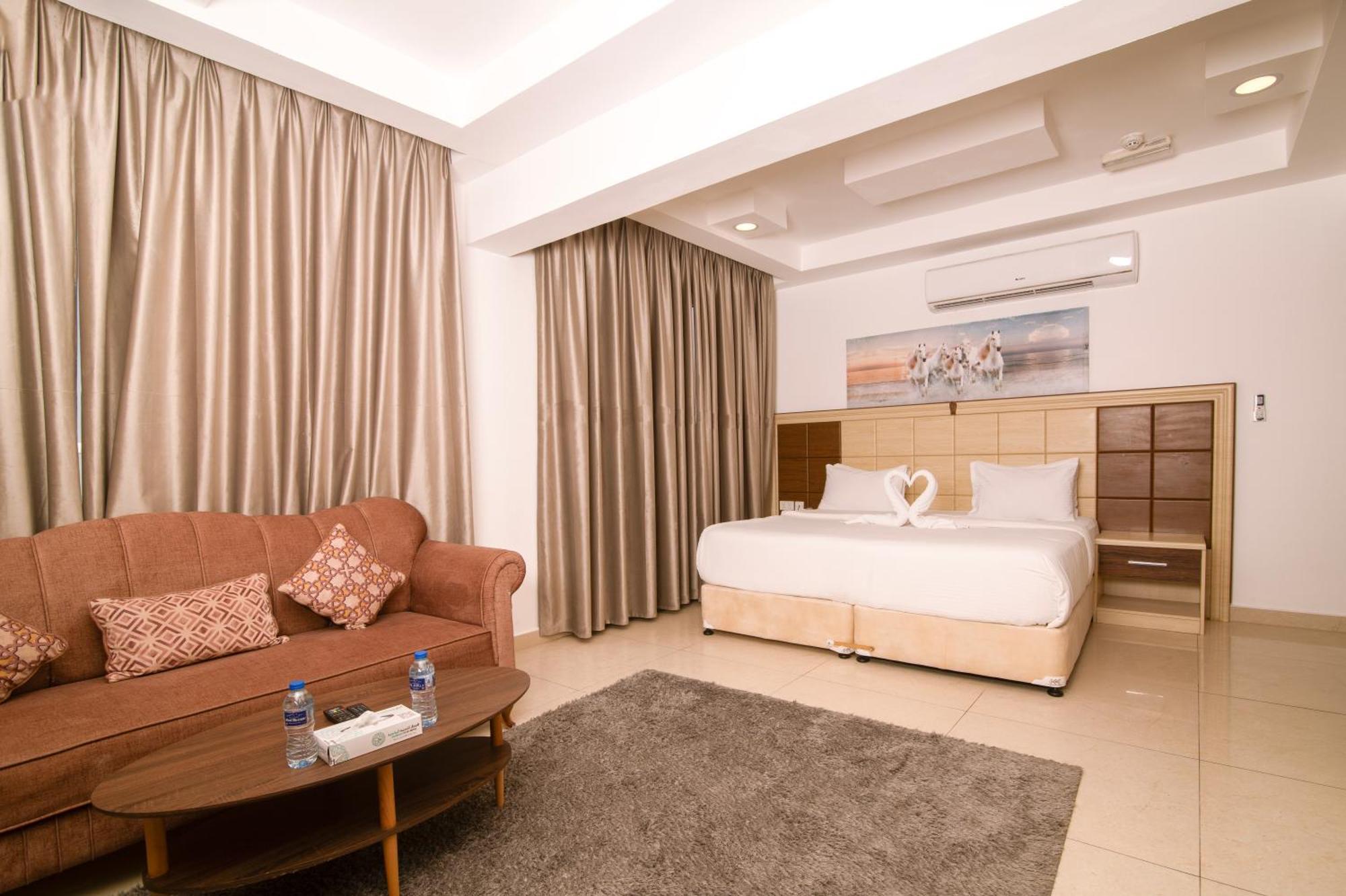 Diamond Star Hotel فندق النجمة الماسية Seeb Exterior photo