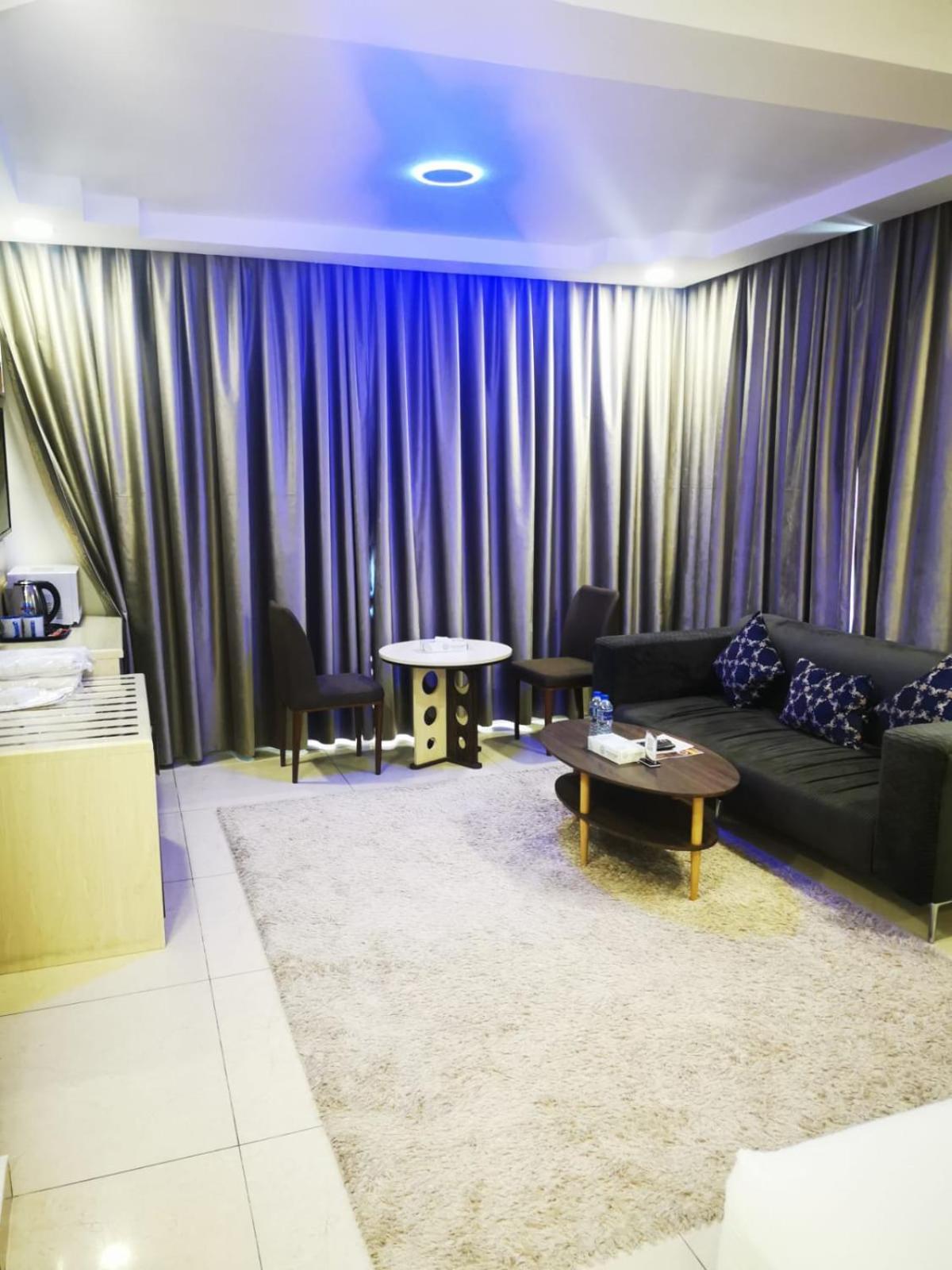 Diamond Star Hotel فندق النجمة الماسية Seeb Exterior photo