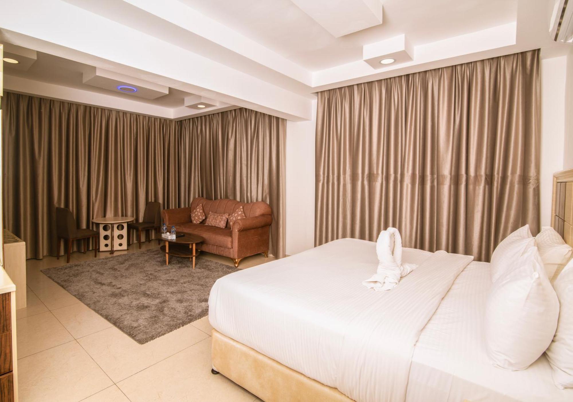 Diamond Star Hotel فندق النجمة الماسية Seeb Exterior photo